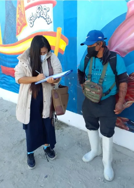 Entrevista a un pescador en el muelle